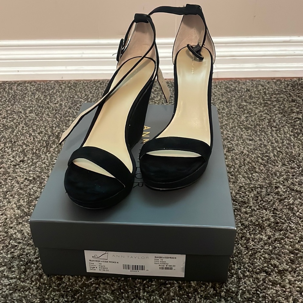 Ann Taylor Francesca 4.5'' Black Suede Wedges Sz.10